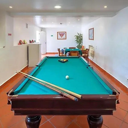 Villa Sleeps 10 Pool Air Con Wifi *